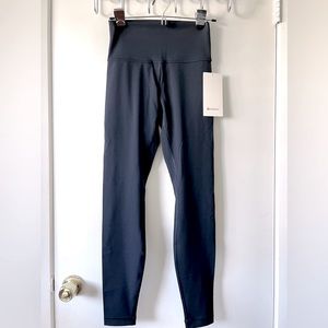 NWT Lululemon Wunder Unders (Luxtreme) in True Navy, Size 6, 28”